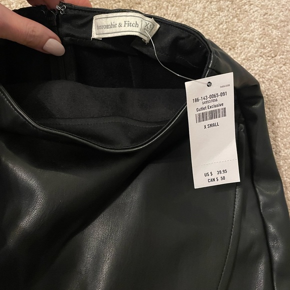 New Vegan Leather Mini Skirt - Picture 4 of 5